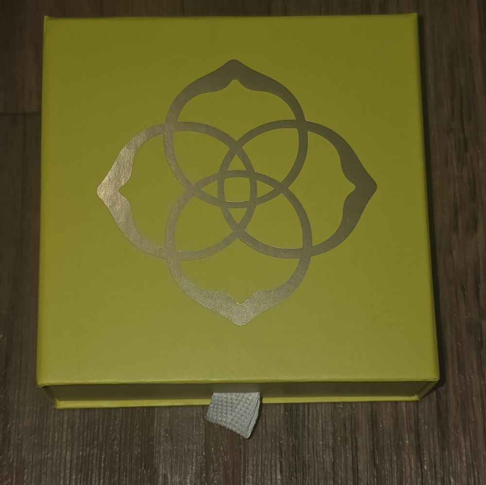 Kendra Scott Pink and Gold Elisa Necklace - Picture 2 of 5